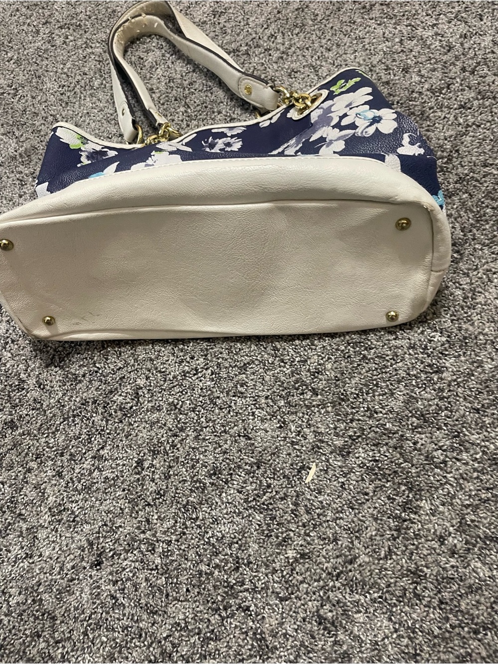 Liz Claiborne Navy Floral Shoulder Bag with White Trim and Gold Hardware - Picture 4 of 6